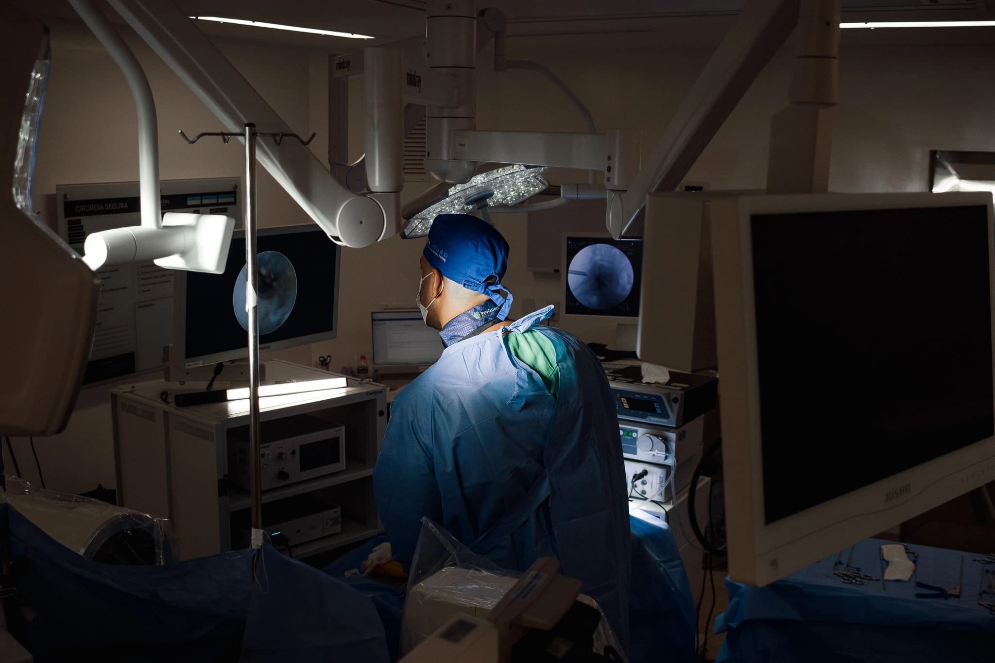 Consultório de Neurocirurgia Dr. John Rocha com tecnologia de ponta